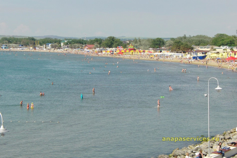 Вид на пляж с Набережной. Анапа, 1 июня 2015