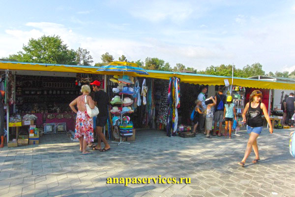 Торговые павильоны на Набережной реки Анапки