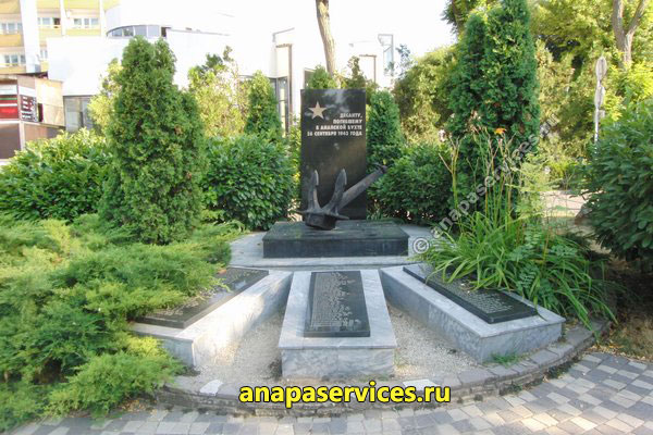 Памятник десанту, погибшему в Анапской бухте 26 сентября 1943 года