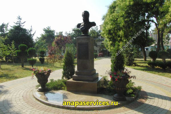 Памятник генералу И. В. Гудовичу в Анапе