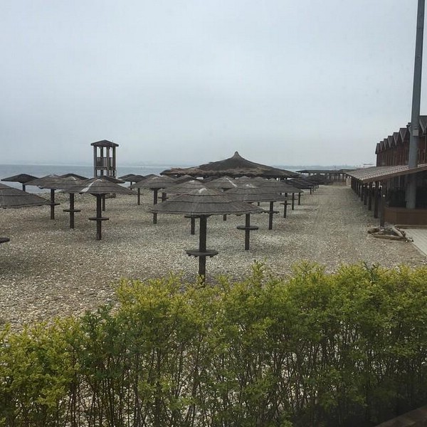 Пляж отеля Золотая бухта. Анапа, 30.04.2015